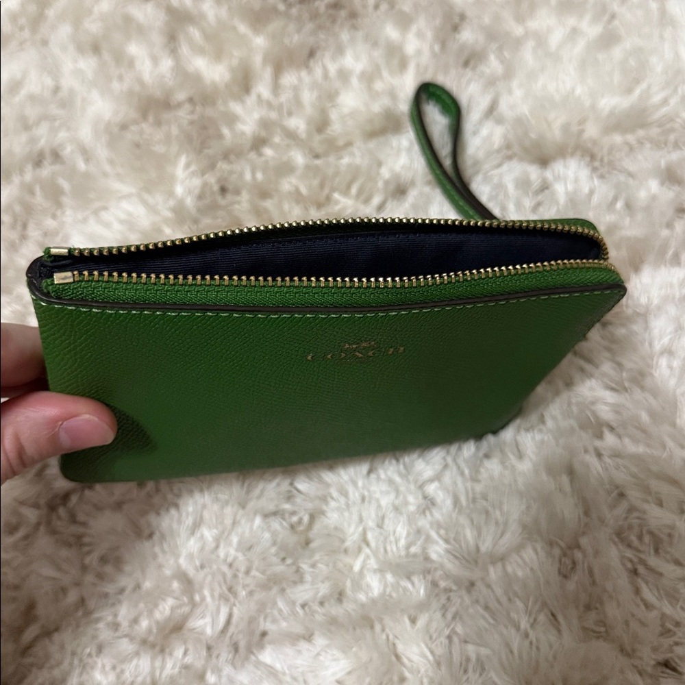 Coach Vibrant Green Leather Wristlet - Picture 5 of 7